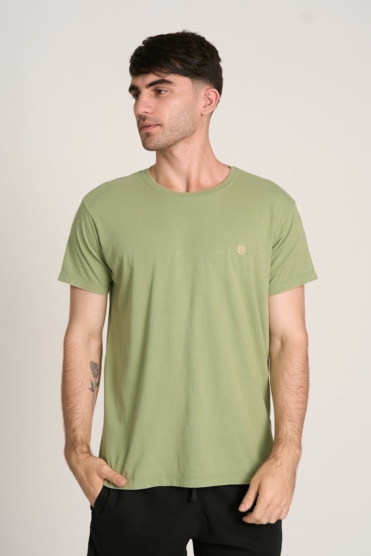 Camiseta Florest Bordado Verde