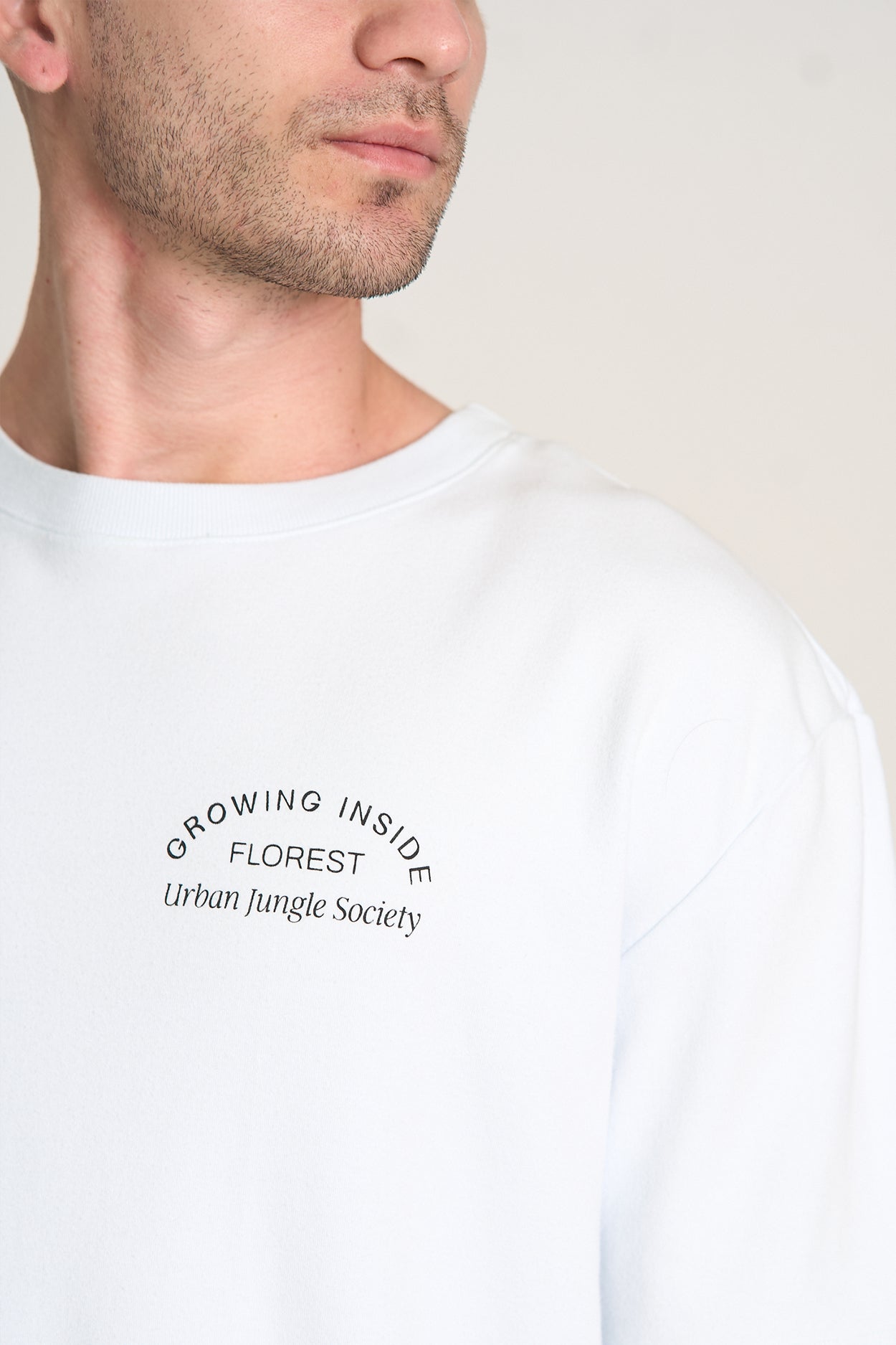 CAMISETA GROWING INSIDE OVER Branco