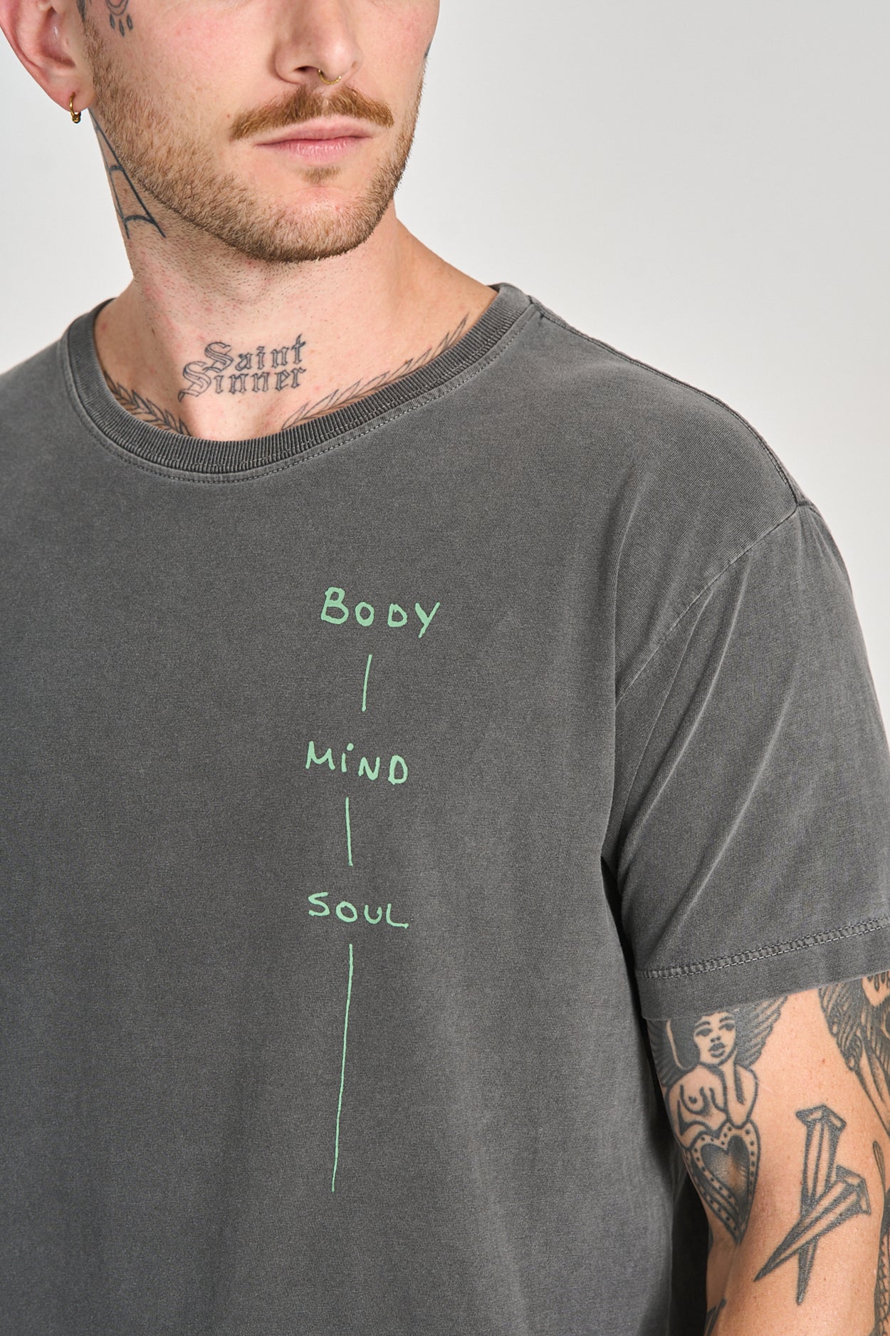 Camiseta Body Mind Soul Preto