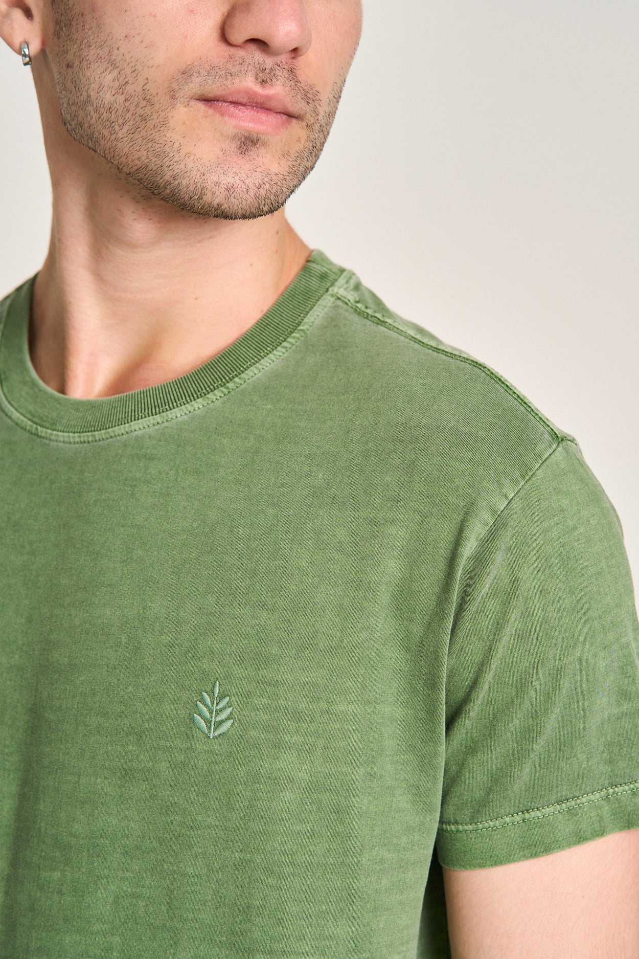 Camiseta Basic Stone Verde Bandeira