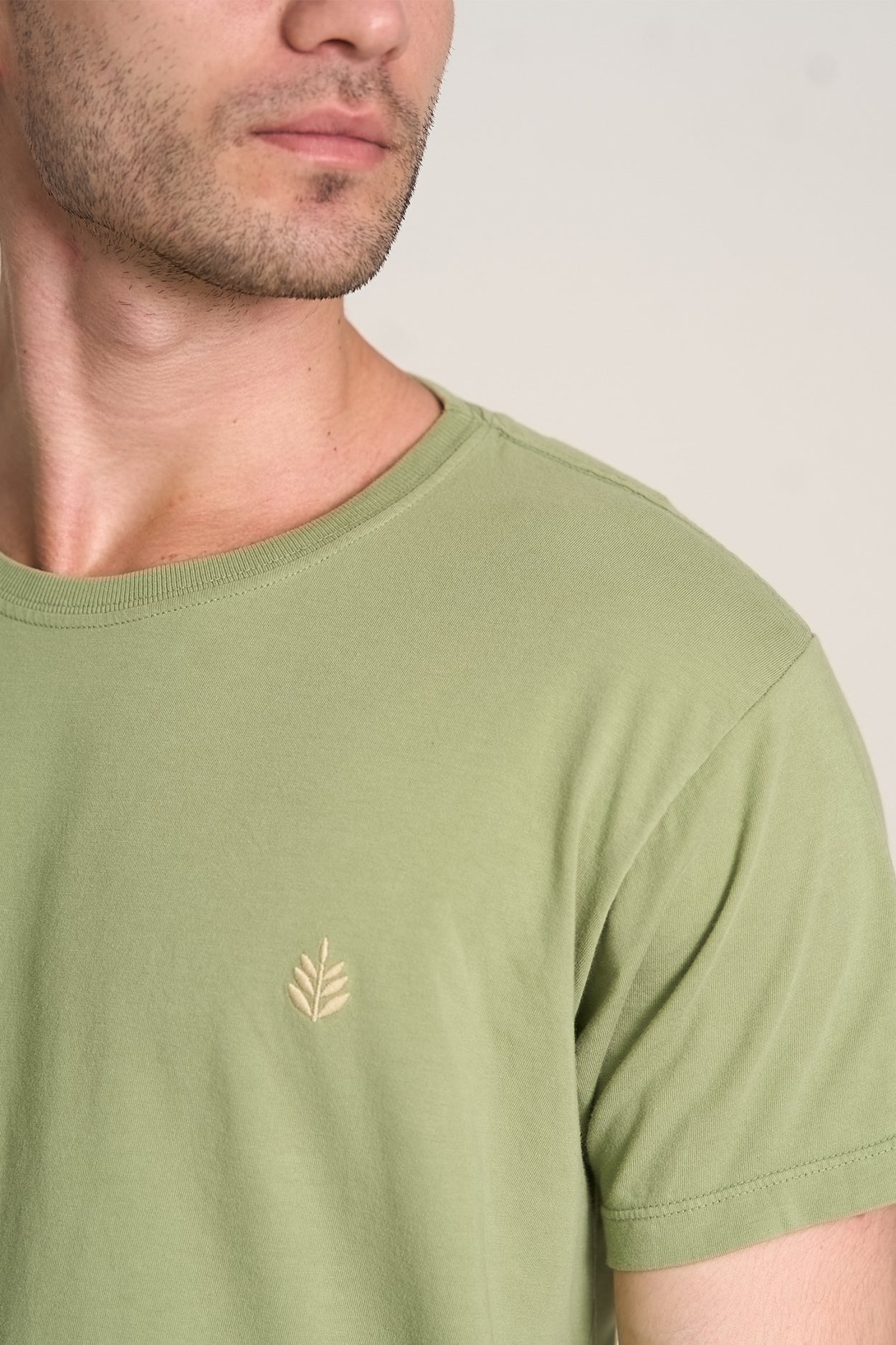 Camiseta Florest Bordado Verde