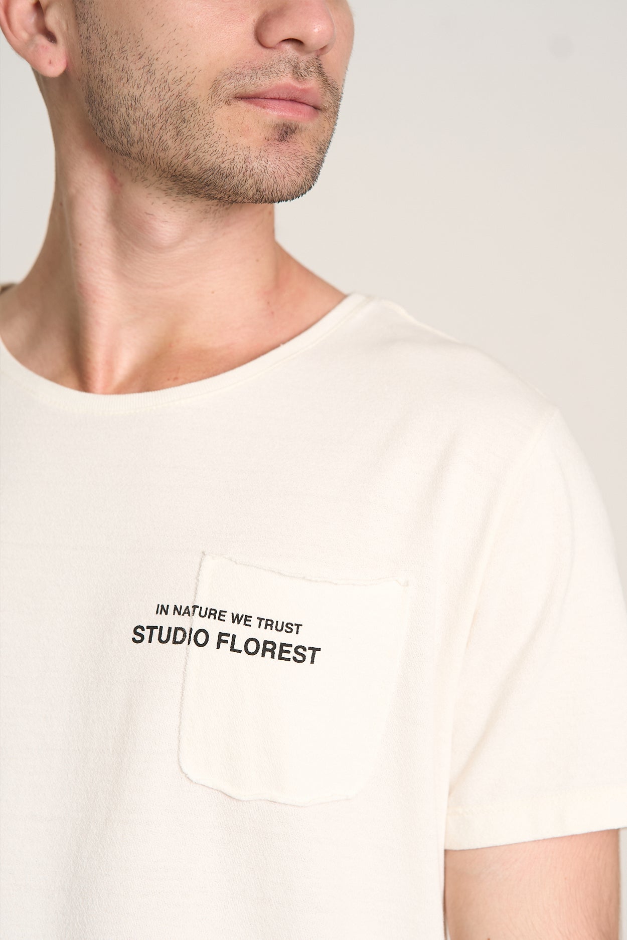 CAMISETA NATURE TRUST BOLSO Off-White