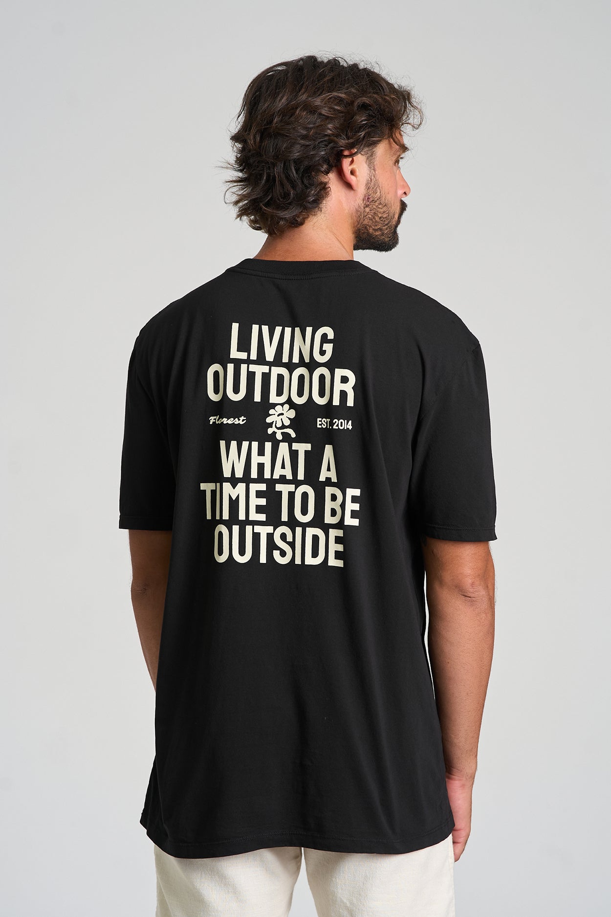 Camiseta Outside Over Preto
