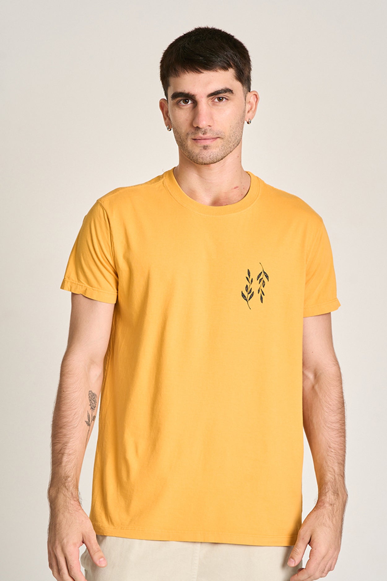 Camiseta Arruda Mostarda