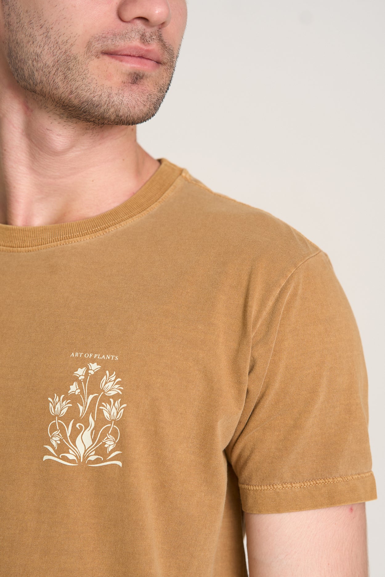CAMISETA ART OF PLANTS Marrom