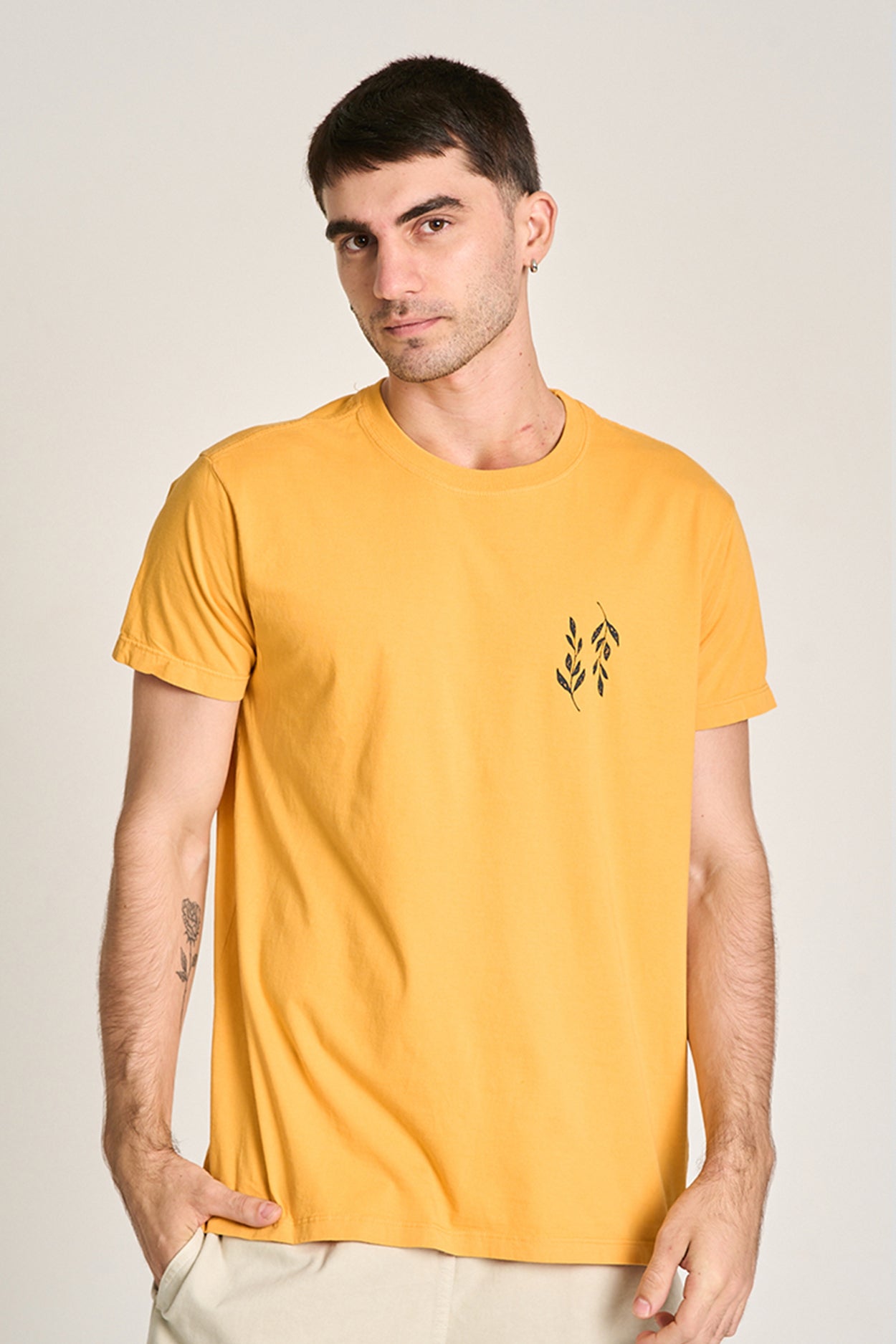 Camiseta Arruda Mostarda