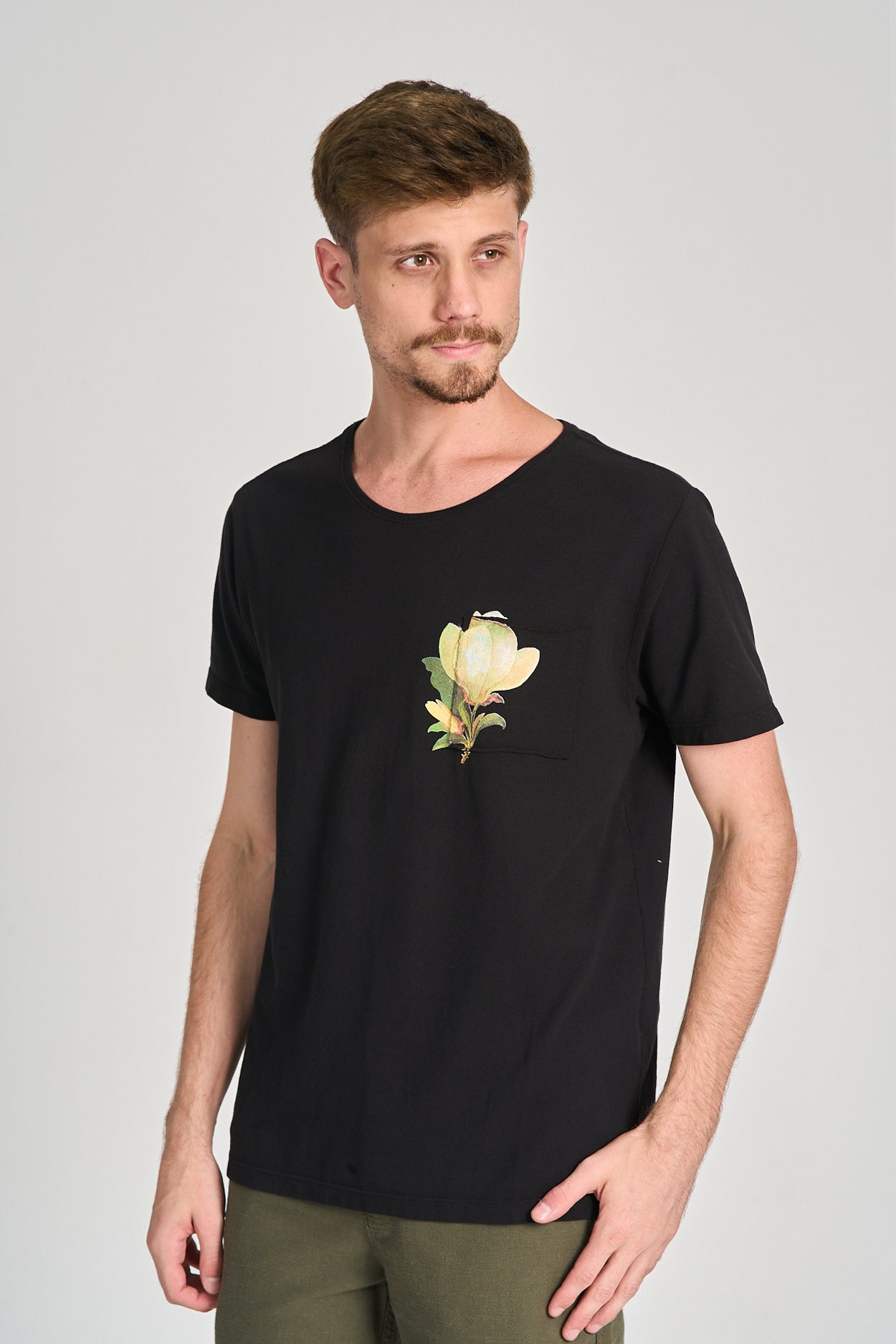 Camiseta Aquarela Bolso Preto