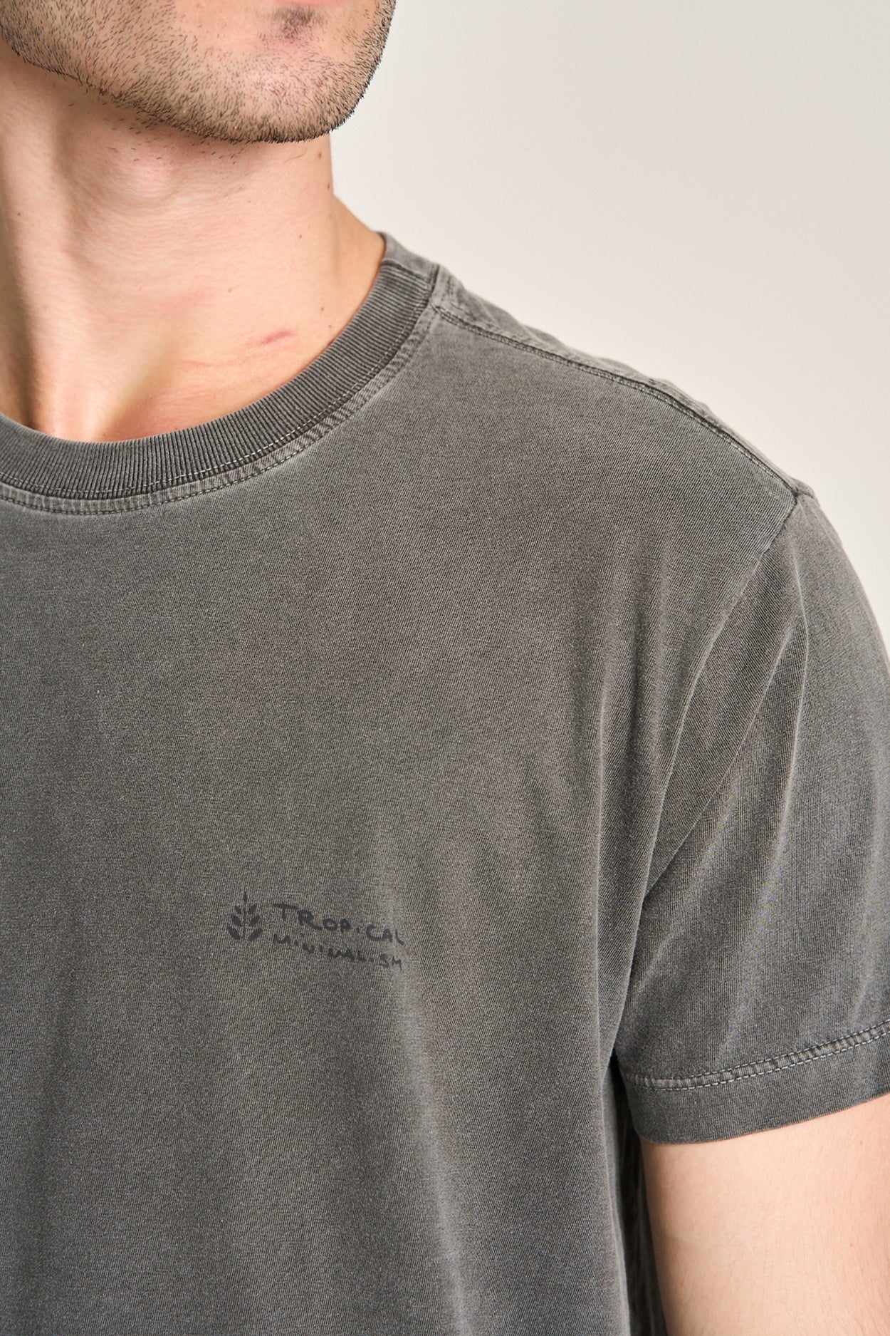 Camiseta Tropical Minimalismo Preto Stoned