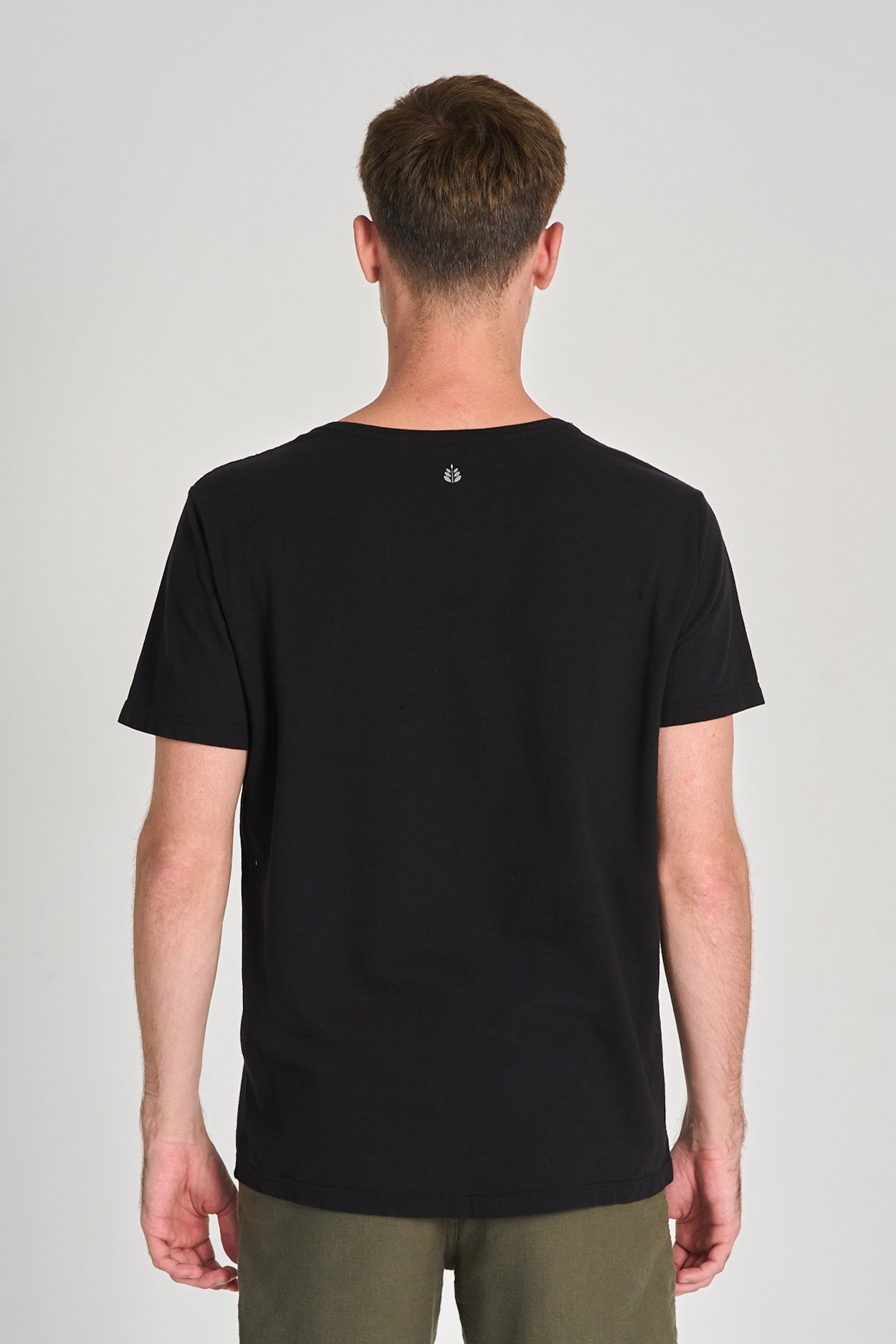Camiseta Aquarela Bolso Preto