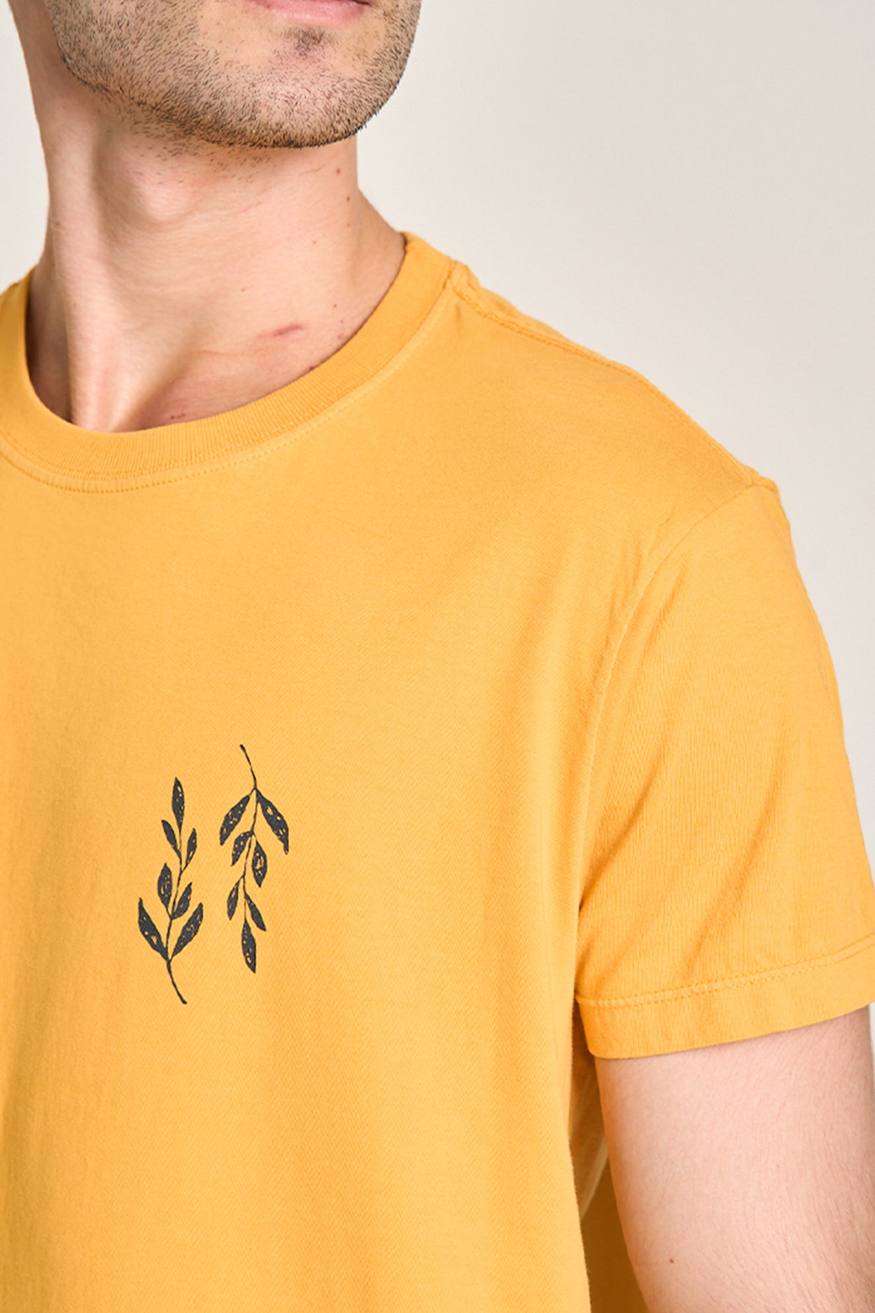 Camiseta Arruda Mostarda