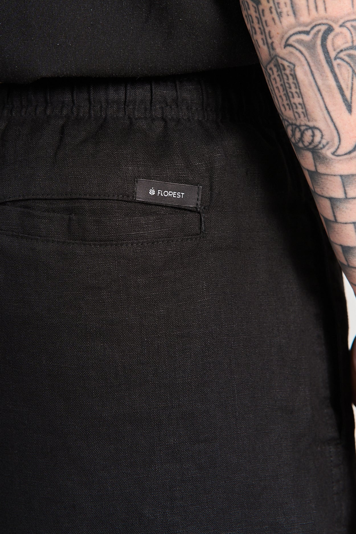 Short Puro Linho Preto