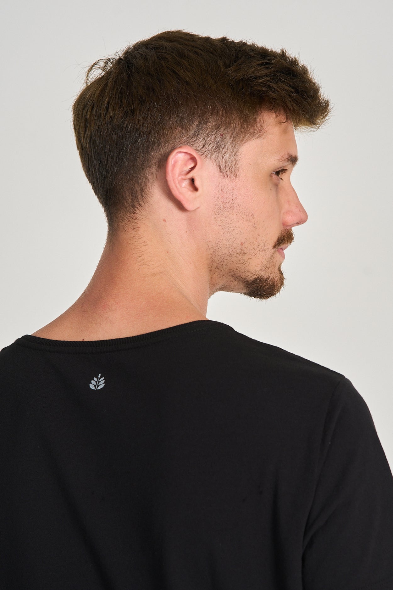 Camiseta Aquarela Bolso Preto