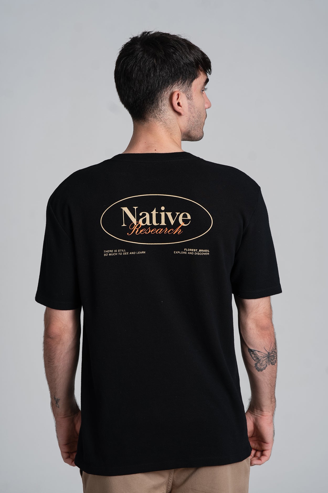 Camiseta Native Research Over Preto