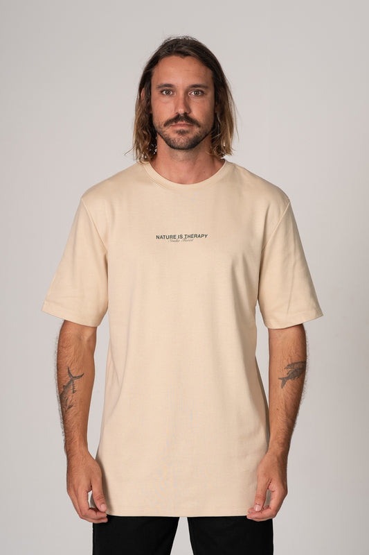Camiseta Nature Is Therapy Over Caqui