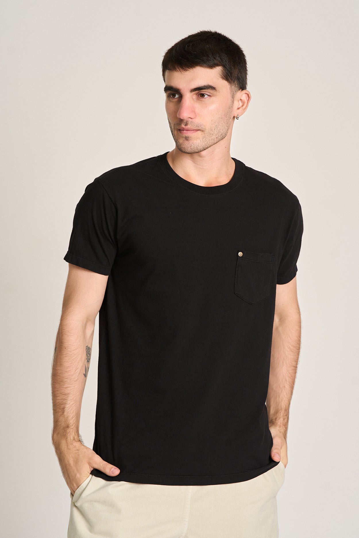 Camiseta Pocket Basic Preto