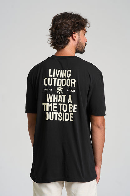 Camiseta Outside Over Preto