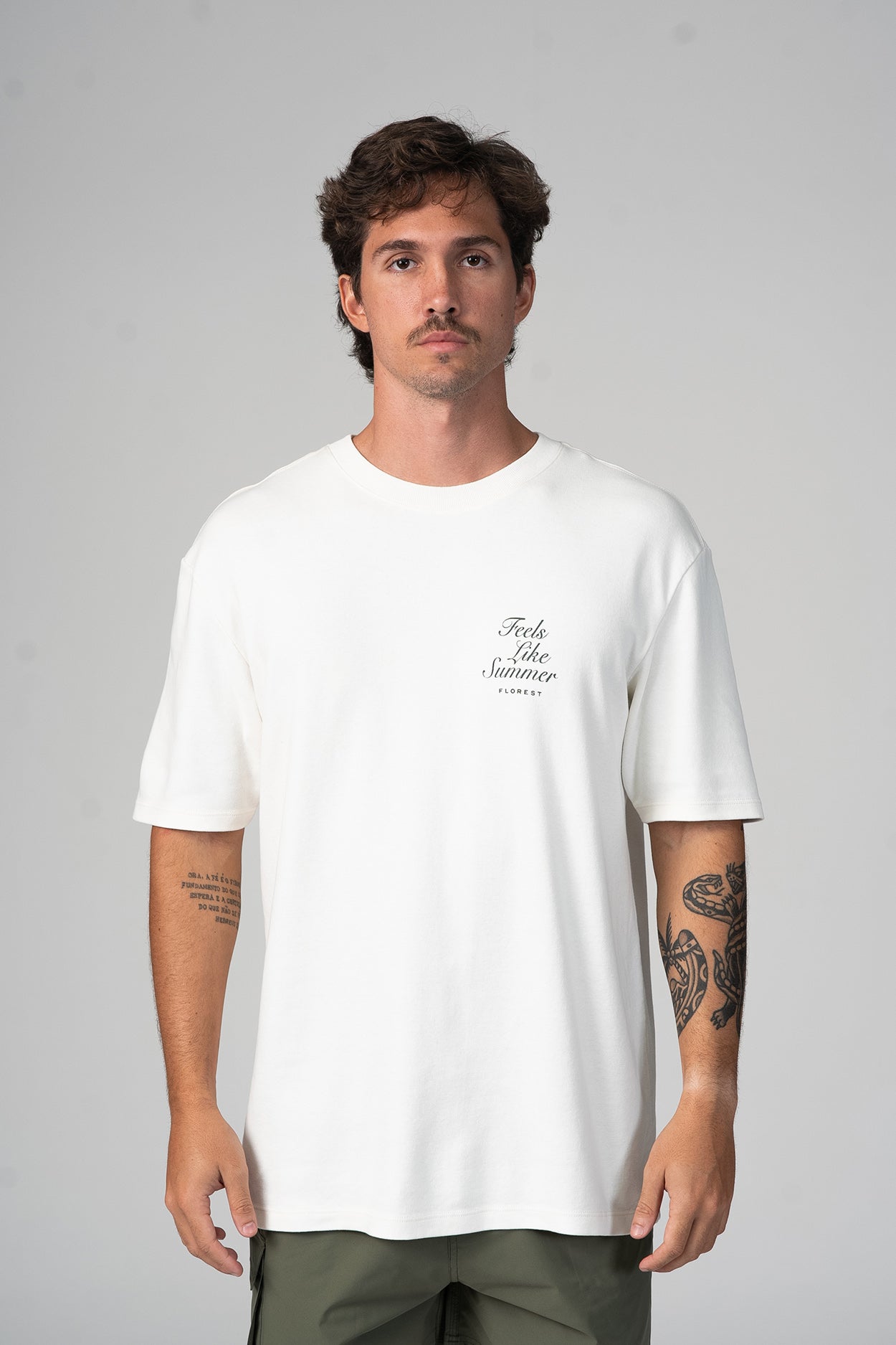 Camiseta Feels Like Summer Oversized Off-White