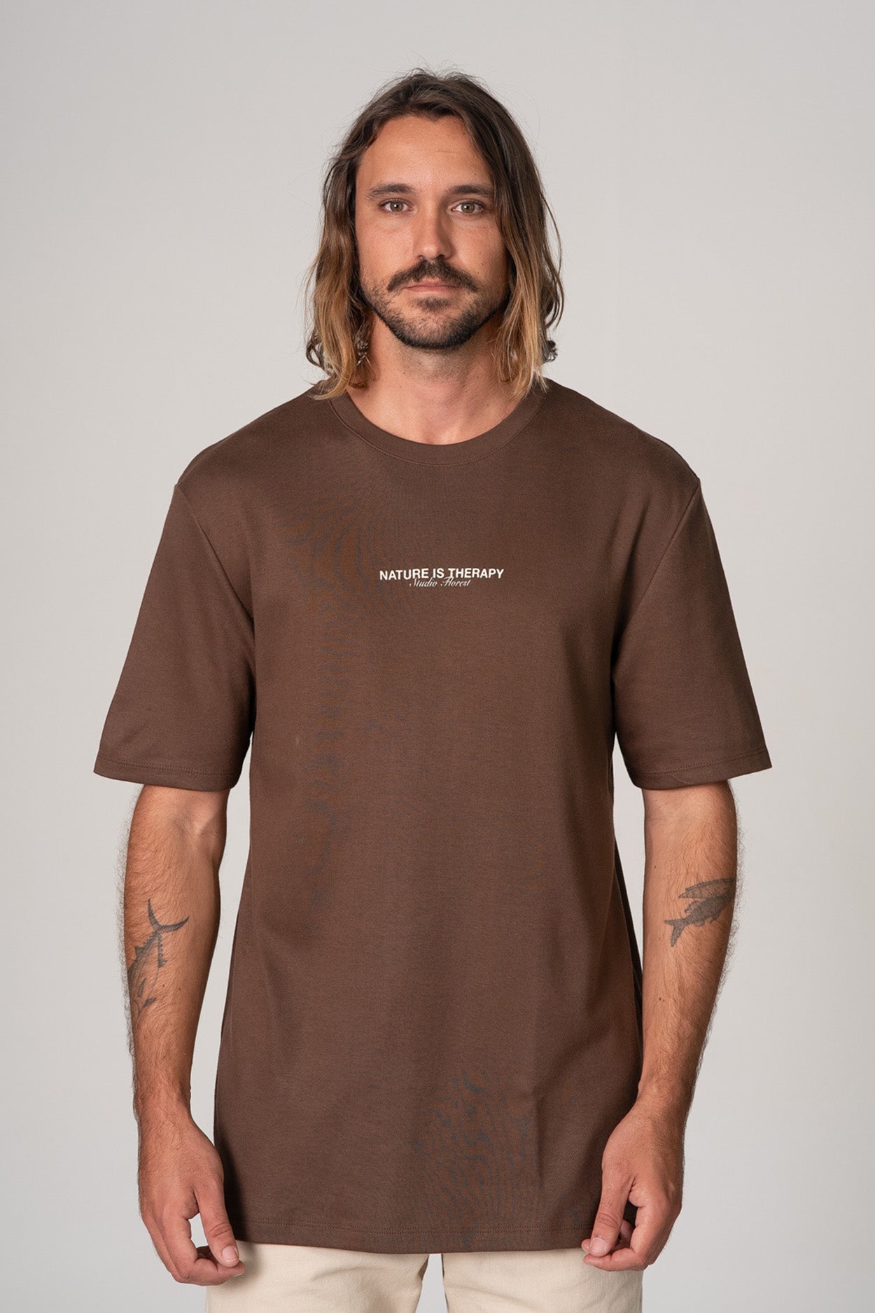 Camiseta Nature Is Therapy Over Marrom