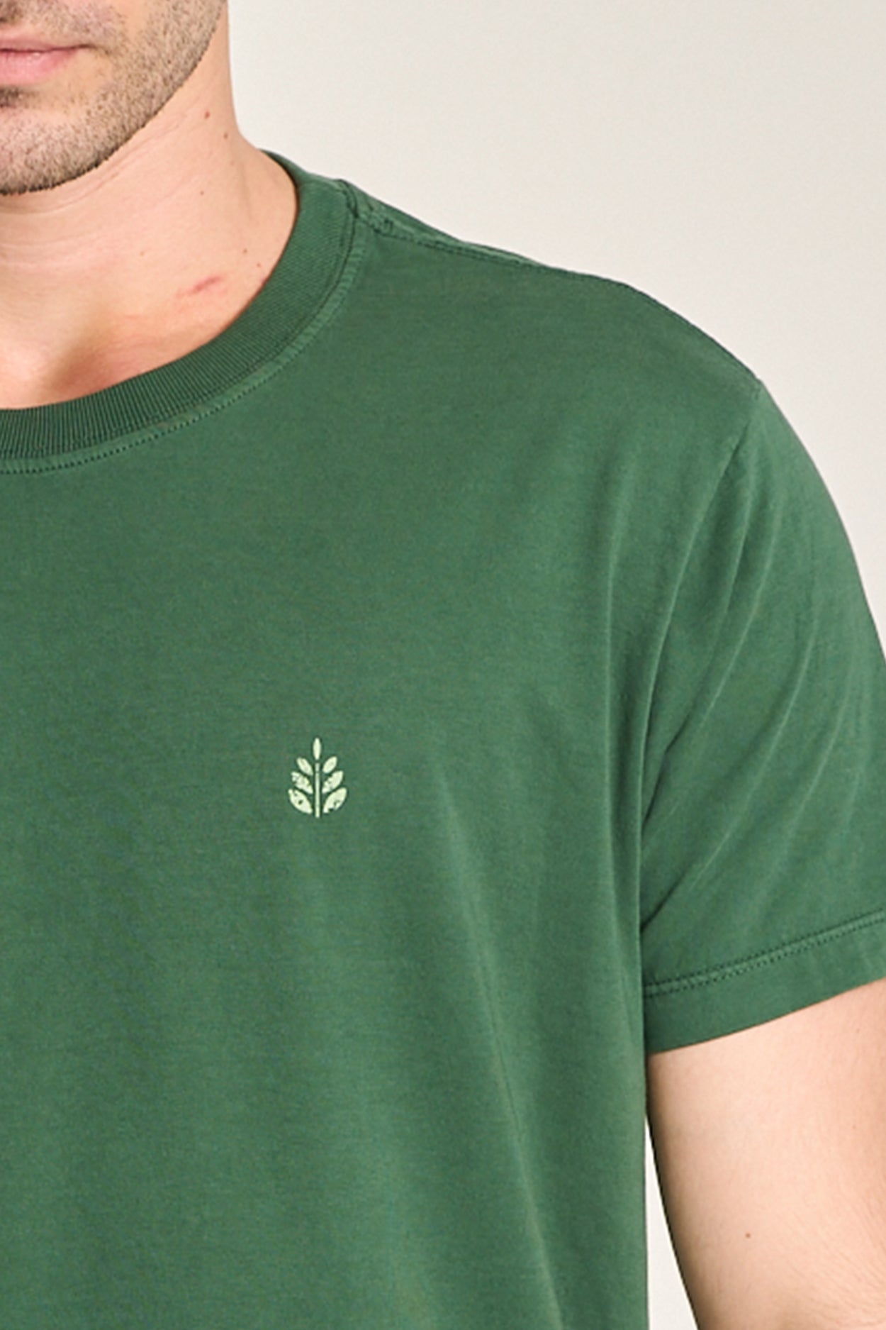 Camiseta Minimal Logo Verde