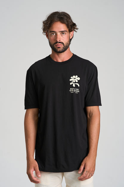 Camiseta Outside Over Preto