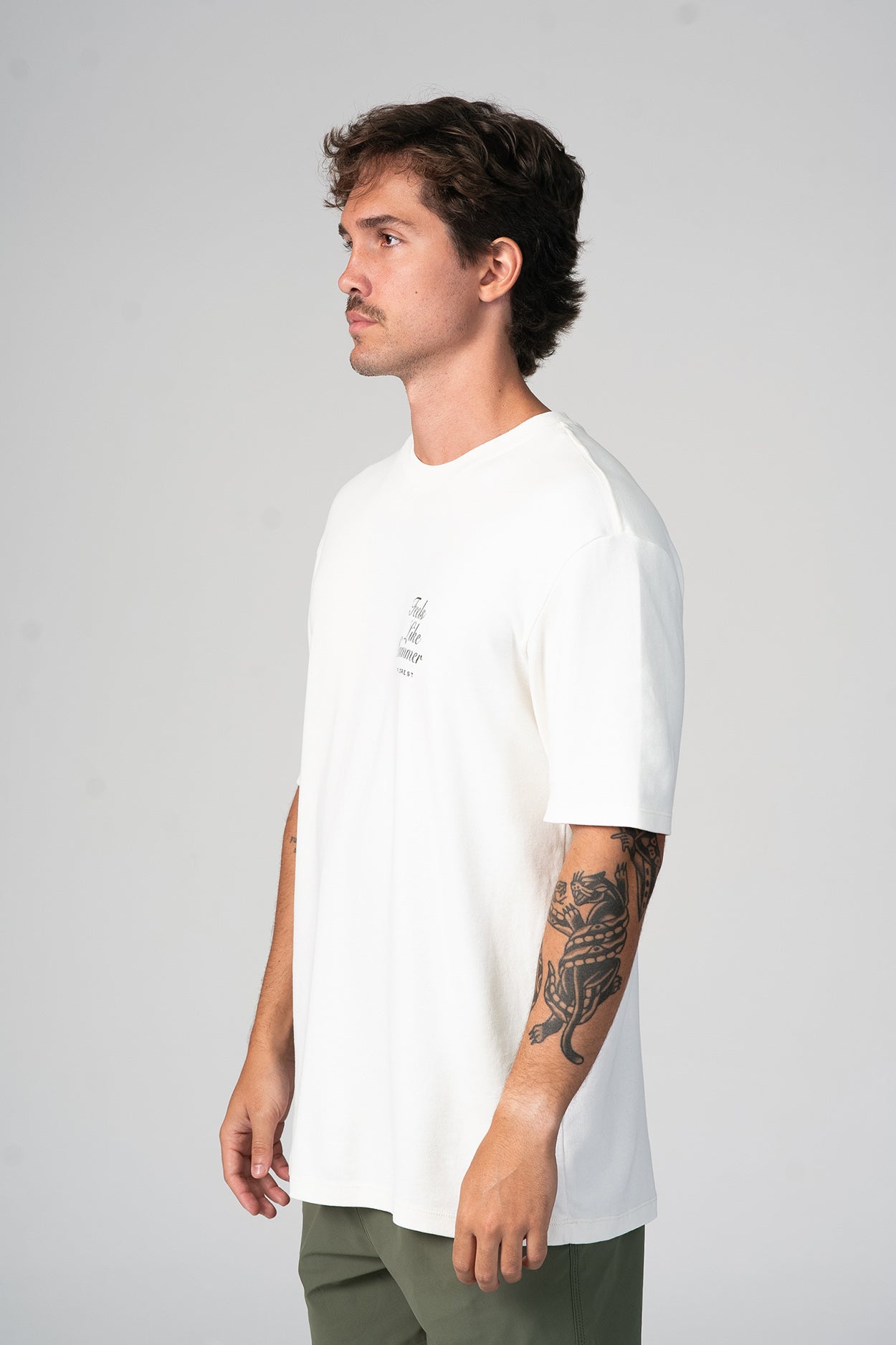 Camiseta Feels Like Summer Oversized Off-White