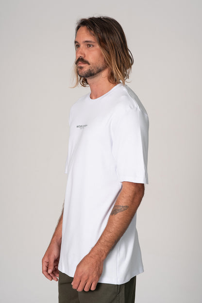 Camiseta Nature Is Therapy Over Branco