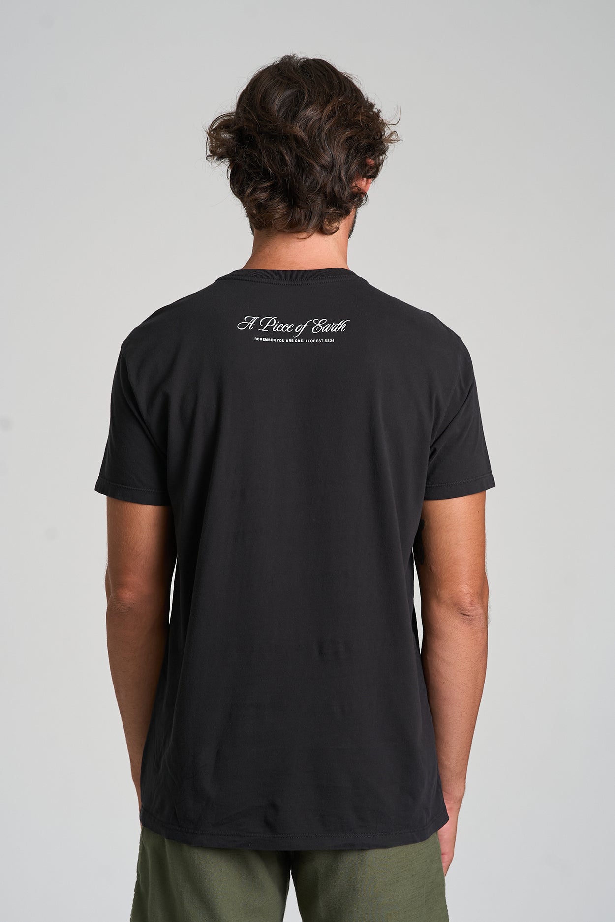 Camiseta Piece Of Earth Preto