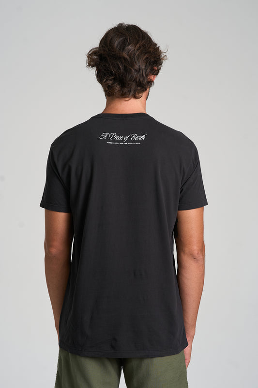 Camiseta Piece Of Earth Preto