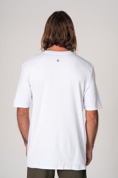 Camiseta Nature Is Therapy Over Branco