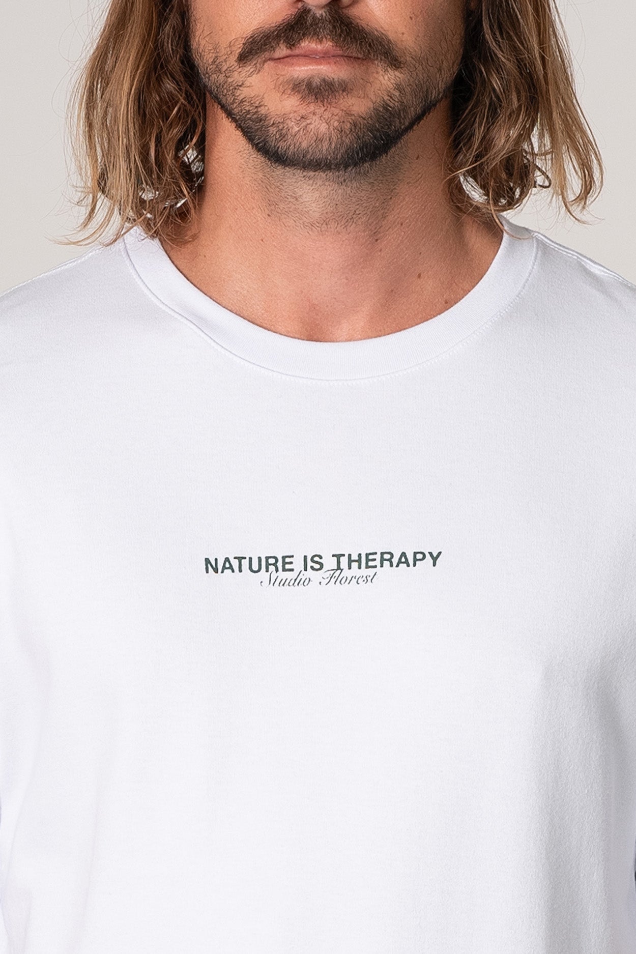 Camiseta Nature Is Therapy Over Branco