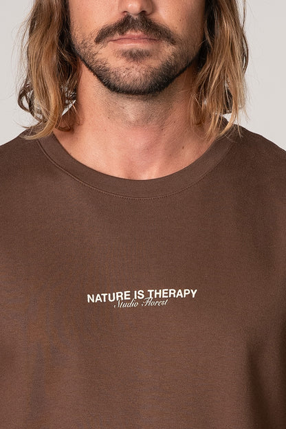 Camiseta Nature Is Therapy Over Marrom