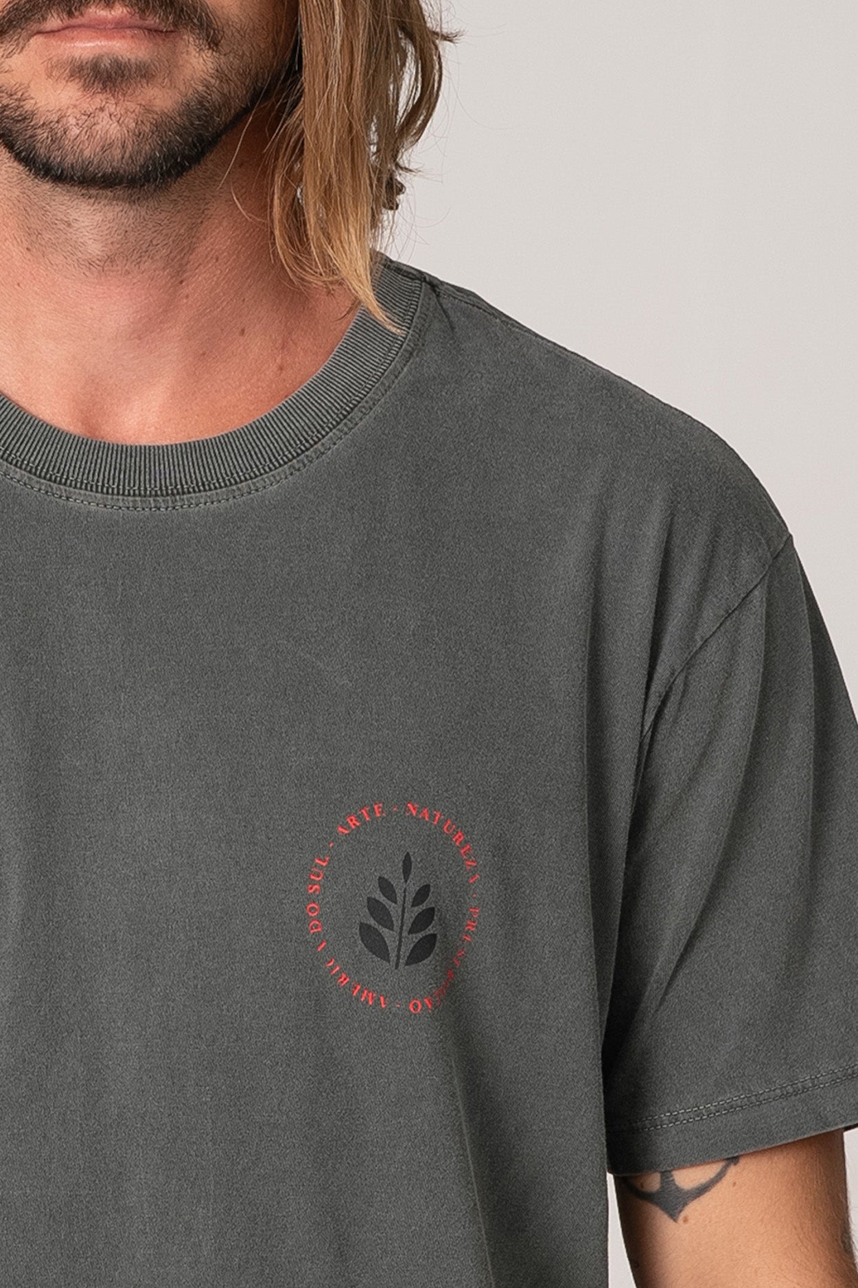 Camiseta Pilares Florest Stone Preto