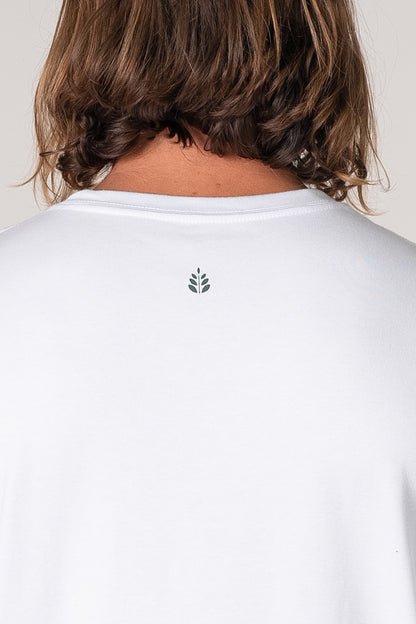 Camiseta Nature Is Therapy Over Branco