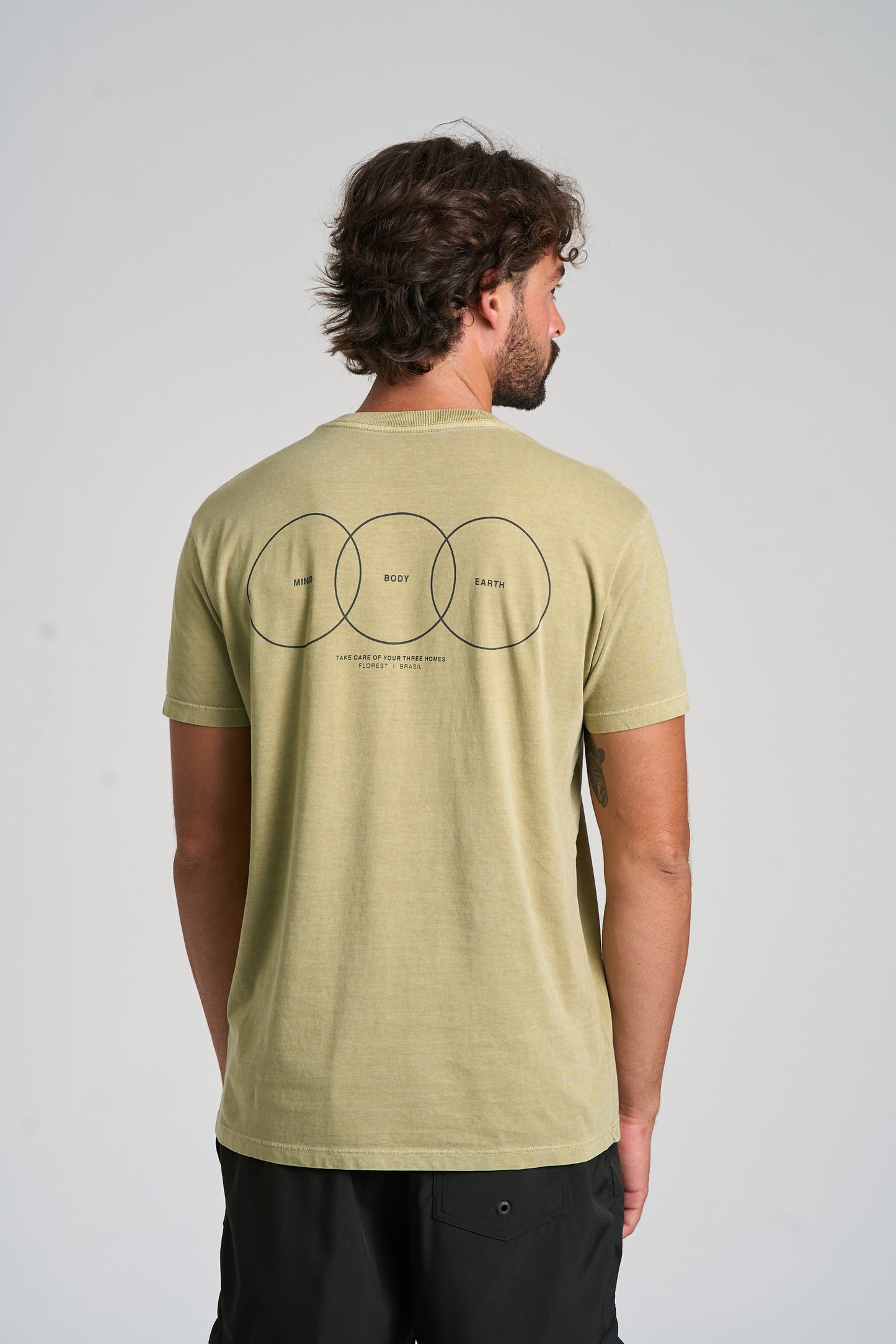 Camiseta Three Homes Stone Verde Militar