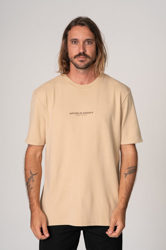 Camiseta Nature Is Therapy Over Bege