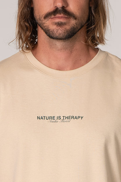 Camiseta Nature Is Therapy Over Bege