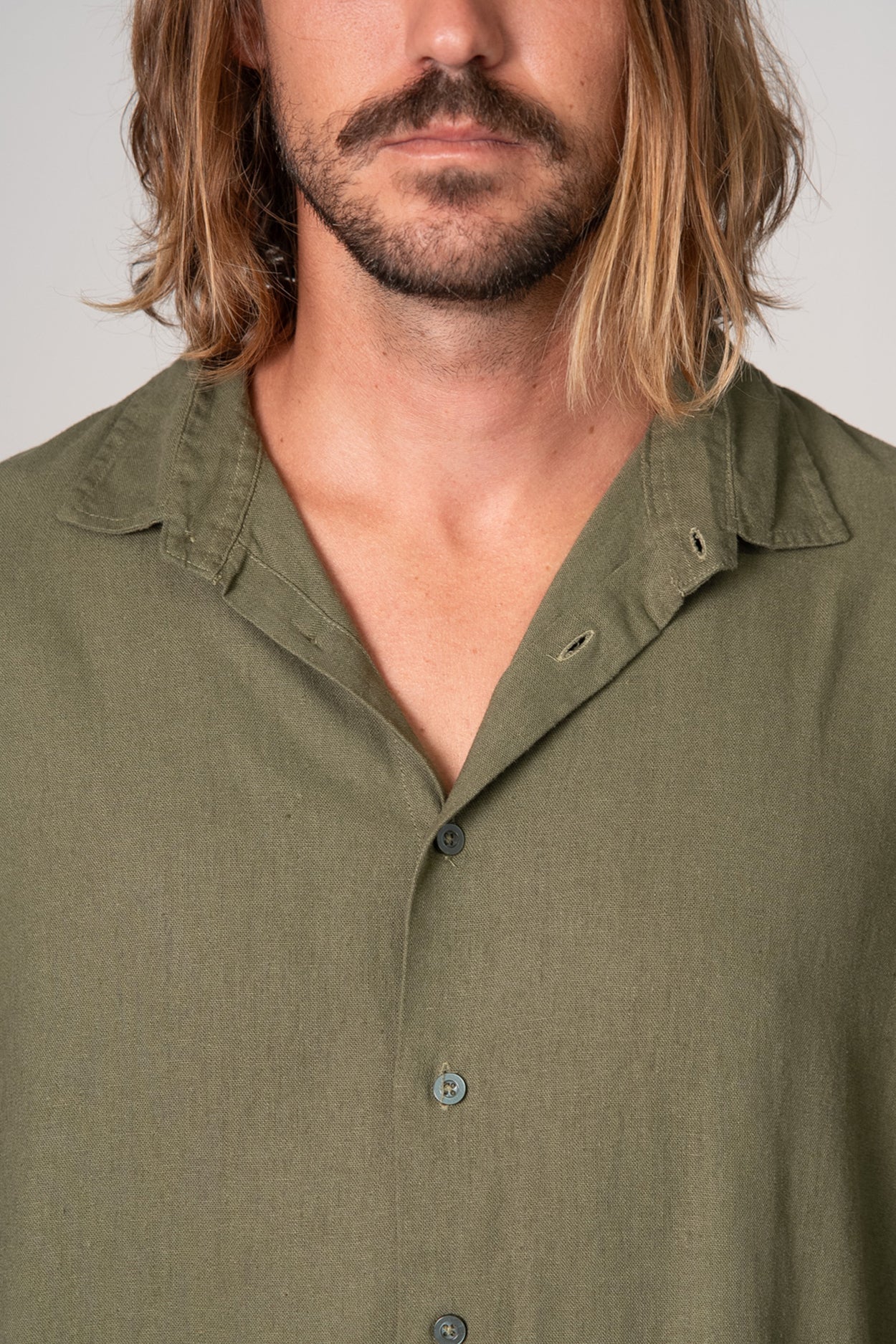 Camisa Satu Linho Verde Militar