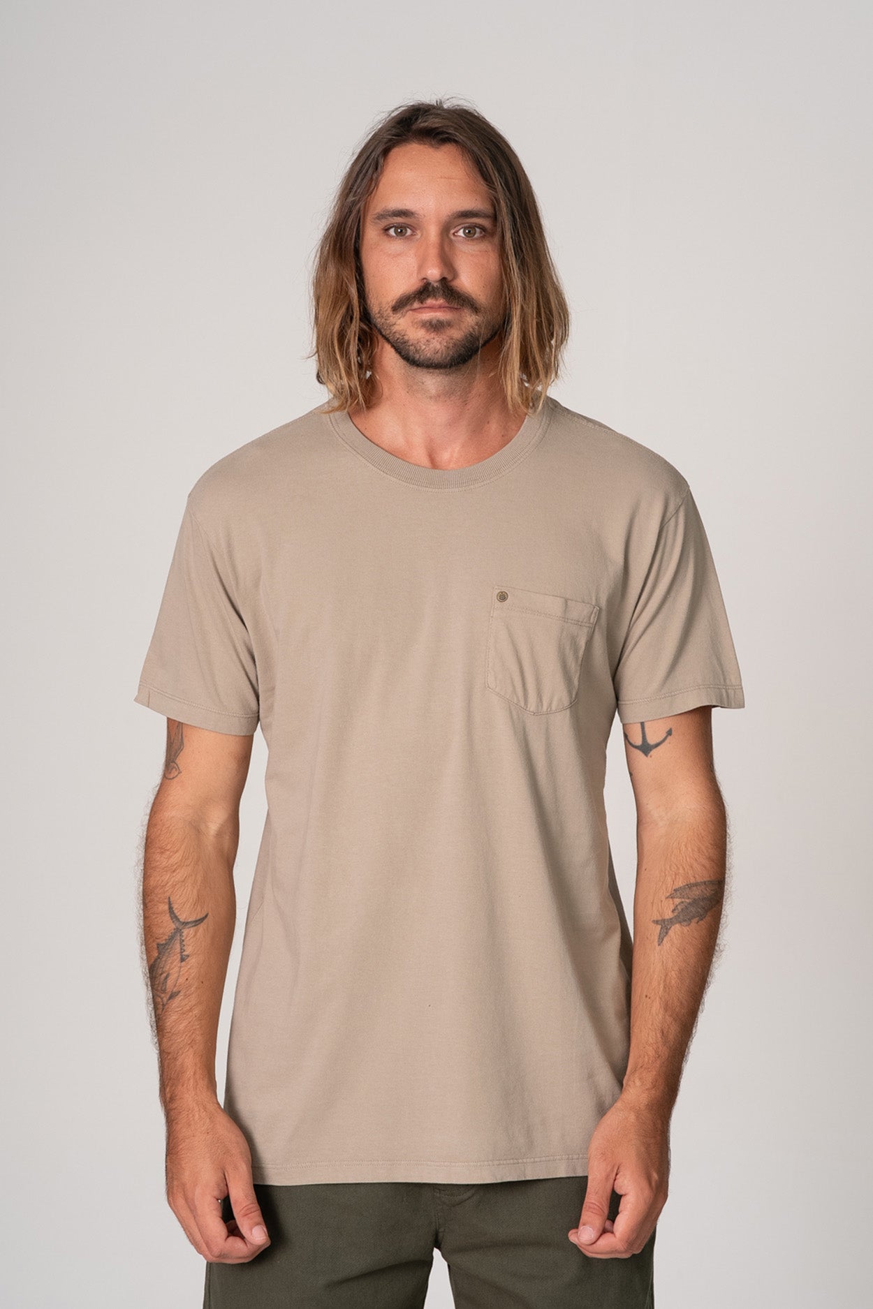 Camiseta Pocket Basic Caqui