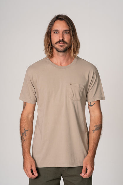 Camiseta Pocket Basic Caqui