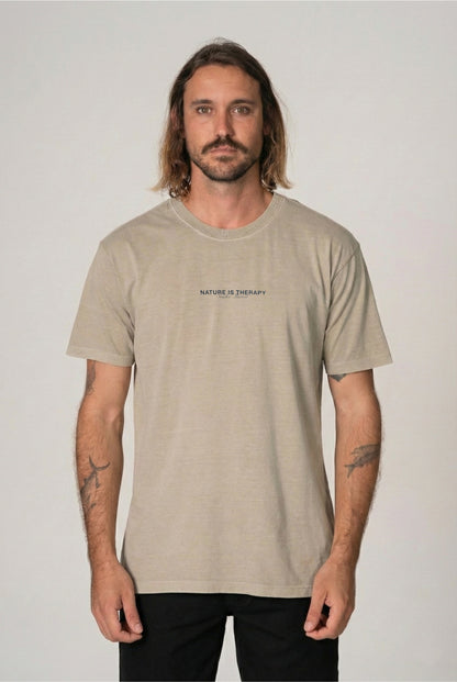 Camiseta Nature Is Therapy Caqui